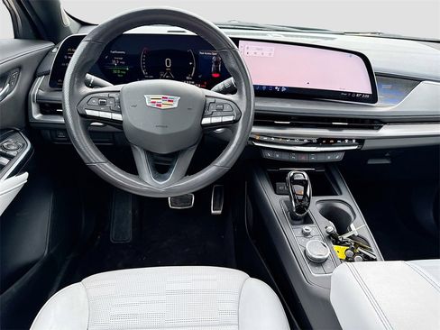 Used 2024 Cadillac XT4 Sport image 22