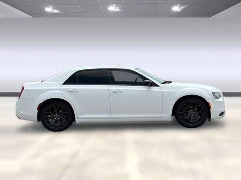 Used 2019 Chrysler 300 Touring w/ Sport Appearance Package RWD image 8