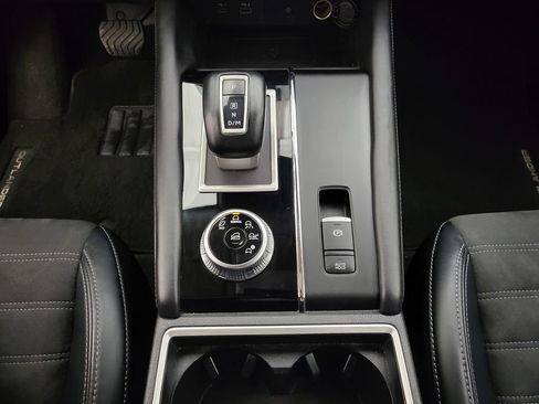 Used 2024 Mitsubishi Outlander FWD image 7