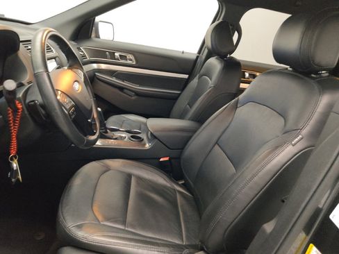 Used 2017 Ford Explorer XLT w/ Equipment Group 202A FWD image 17