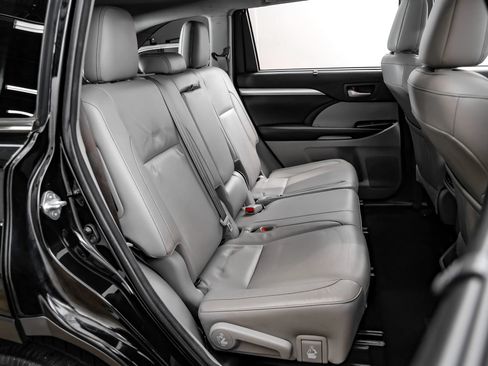 Used 2018 Toyota Highlander XLE FWD image 35