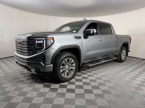 Used 2024 GMC Sierra 1500 Denali w/ Technology Package AWD/4WD image 3