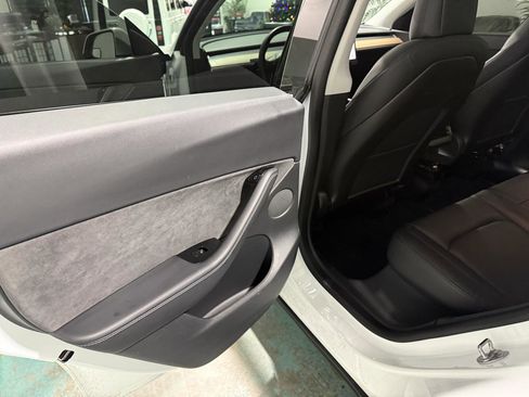 Used 2020 Tesla Model Y Long Range image 12