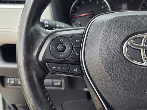 Used 2020 Toyota RAV4 XLE Premium image 24