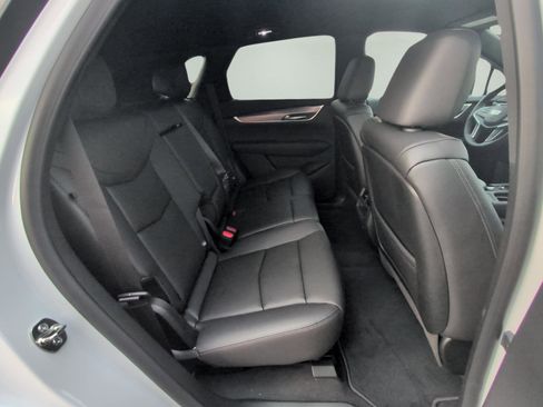 New 2025 Cadillac XT5 Luxury image 13