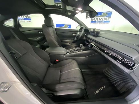 Used 2025 Honda Accord Sport image 33