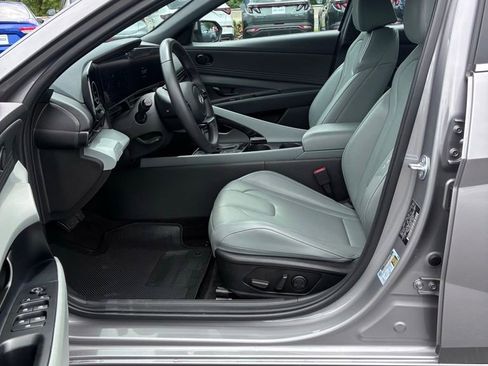 Used 2025 Hyundai Elantra Limited FWD image 22
