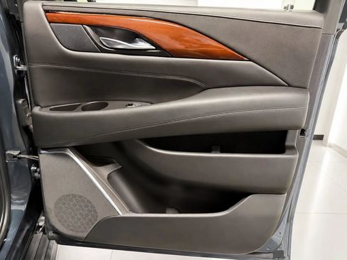 Used 2019 Cadillac Escalade ESV Premium Luxury AWD/4WD image 25