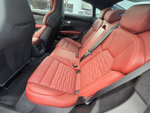 Used 2022 Audi e-tron GT Prestige image 21