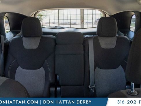 Used 2018 Jeep Cherokee Latitude w/ Altitude Package FWD image 18