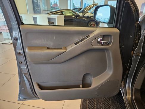 Used 2005 Nissan Frontier SE image 13