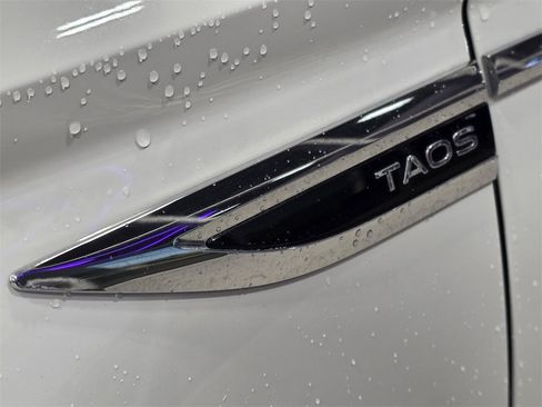 Used 2023 Volkswagen Taos SE w/ Black Wheel Package image 7