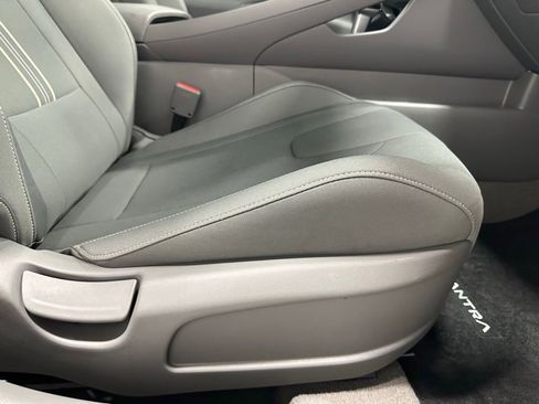 Used 2025 Hyundai Elantra SEL FWD image 55