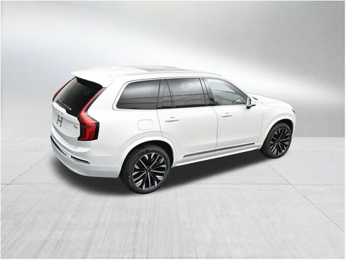 New 2026 Volvo XC90 T8 Plus w/ Protection Package Premier AWD/4WD image 17
