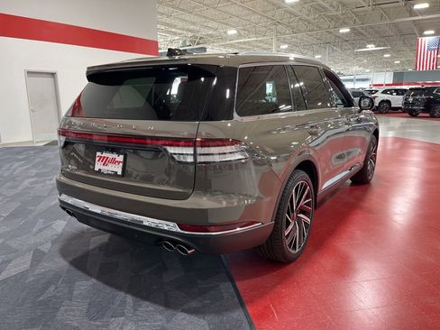 New 2026 Lincoln Aviator Reserve image 3