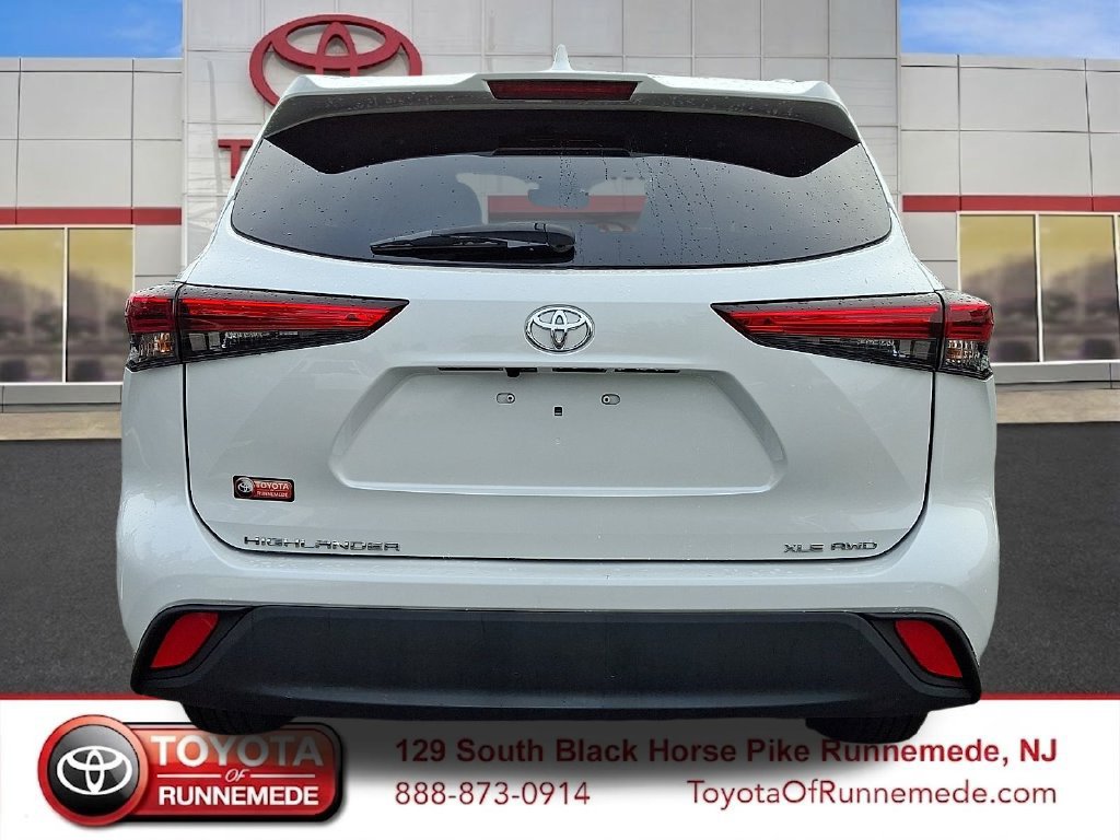 Used 2023 Toyota Highlander XLE AWD/4WD image 5