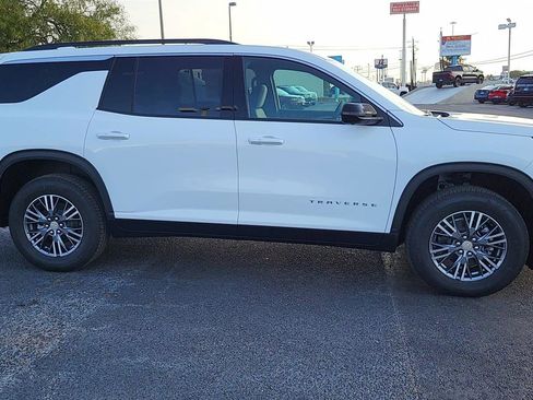 New 2025 Chevrolet Traverse LT w/ Enhanced Driving Package image 9