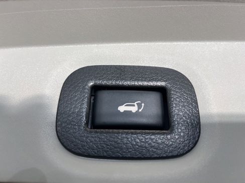 Used 2019 Nissan Rogue SV image 31