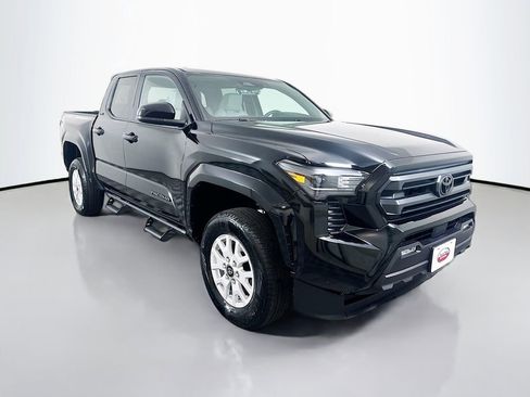 Used 2025 Toyota Tacoma SR5 image 3