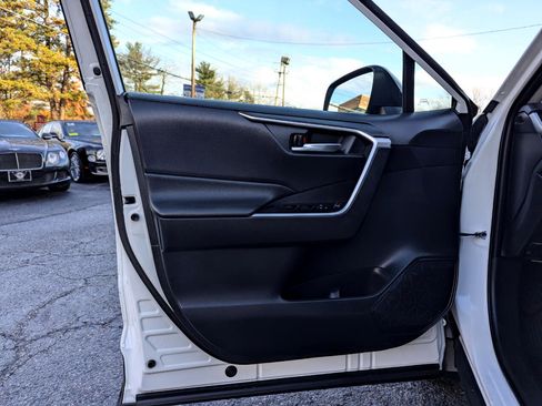 Used 2019 Toyota RAV4 XLE w/ Convenience Package image 11