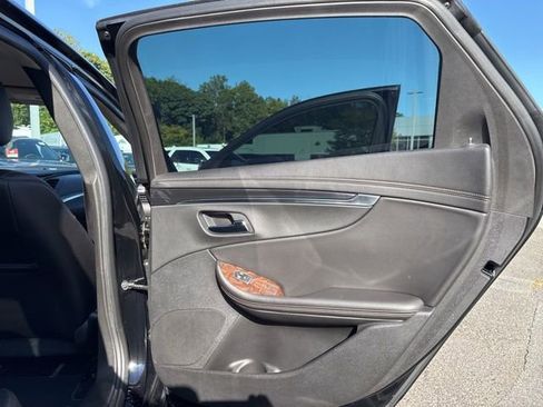 Used 2015 Chevrolet Impala LT w/ Convenience Package image 33