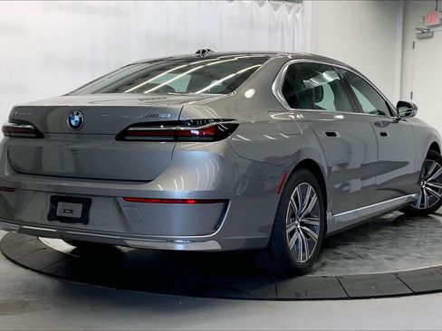 Used 2024 BMW i7 eDrive50 RWD image 6
