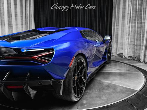 Used 2025 Lamborghini Revuelto image 38