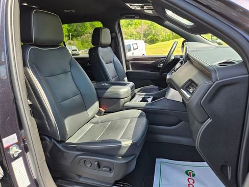 Used 2023 Chevrolet Suburban Premier AWD/4WD image 21