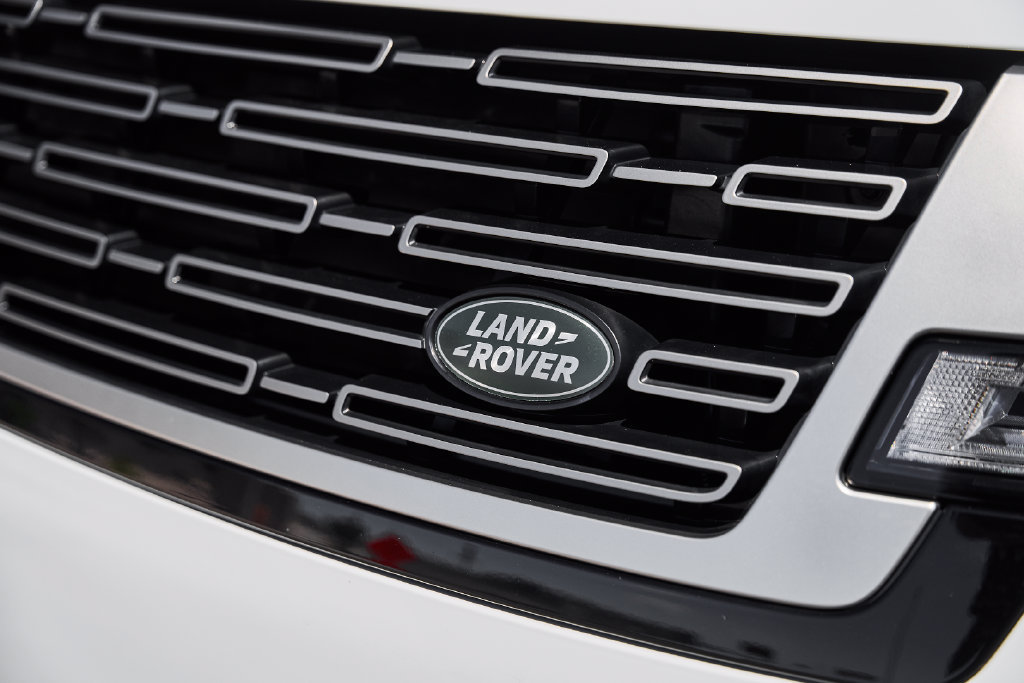 Used 2025 Land Rover Range Rover SE AWD/4WD image 8