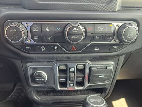Used 2022 Jeep Wrangler Unlimited Sport AWD/4WD image 14