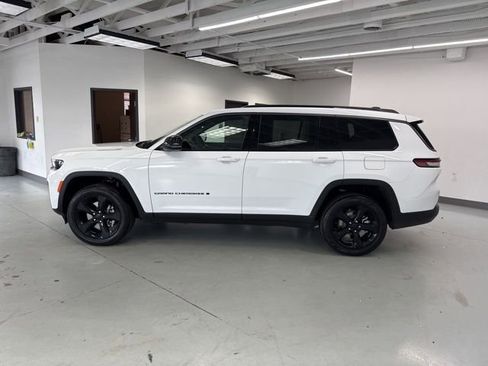 New 2026 Jeep Grand Cherokee L Limited w/ Limited Altitude Package AWD/4WD image 4