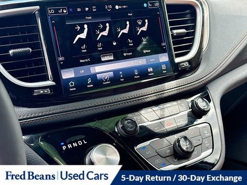 Used 2024 Chrysler Pacifica Pinnacle FWD image 22