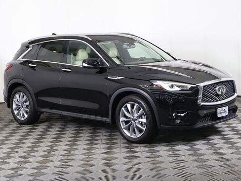 Used 2022 INFINITI QX50 Essential image 2