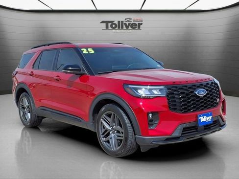 Used 2025 Ford Explorer ST AWD/4WD image 2
