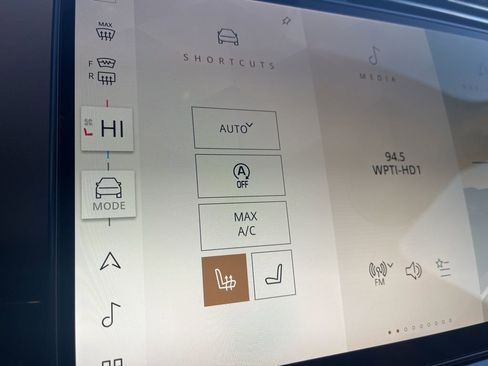 Used 2025 Land Rover Range Rover Sport SE image 24