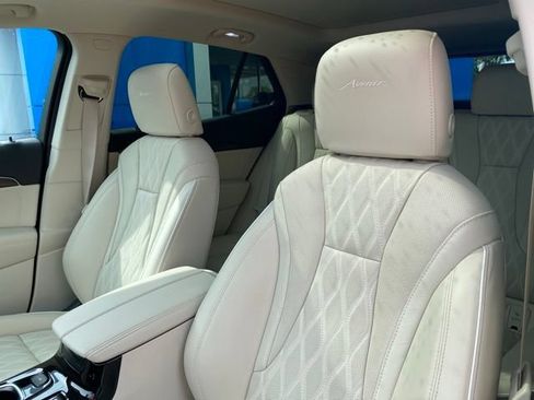 Used 2023 Buick Envision Avenir AWD/4WD image 18