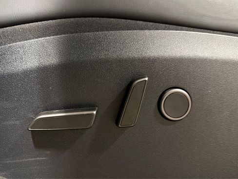 Used 2024 Tesla Model Y Long Range RWD image 19