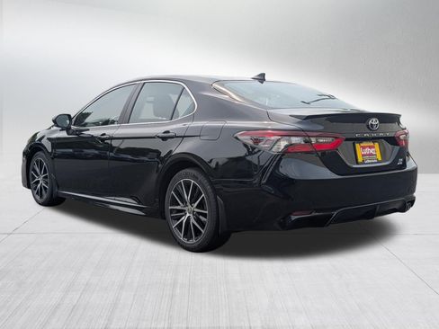 Used 2023 Toyota Camry SE w/ Cold Weather Package AWD/4WD image 5