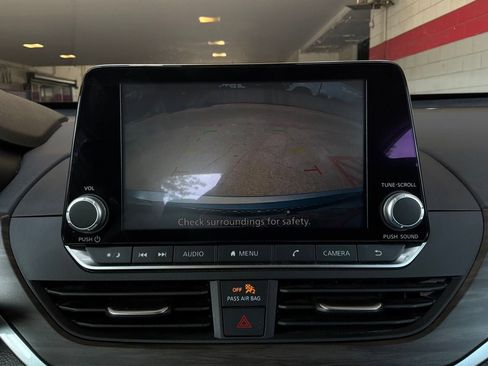 Used 2025 Nissan Altima 2.5 SV FWD image 29