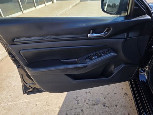 Used 2024 Nissan Altima 2.5 SV FWD image 11
