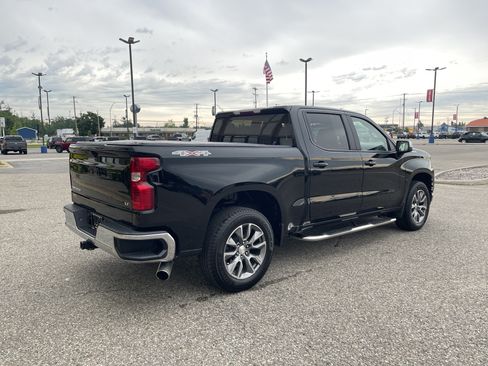 Used 2021 Chevrolet Silverado 1500 LT AWD/4WD image 3