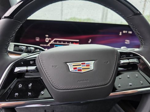 Used 2026 Cadillac Escalade Platinum Sport w/ LPO, ONYX Package AWD/4WD image 7