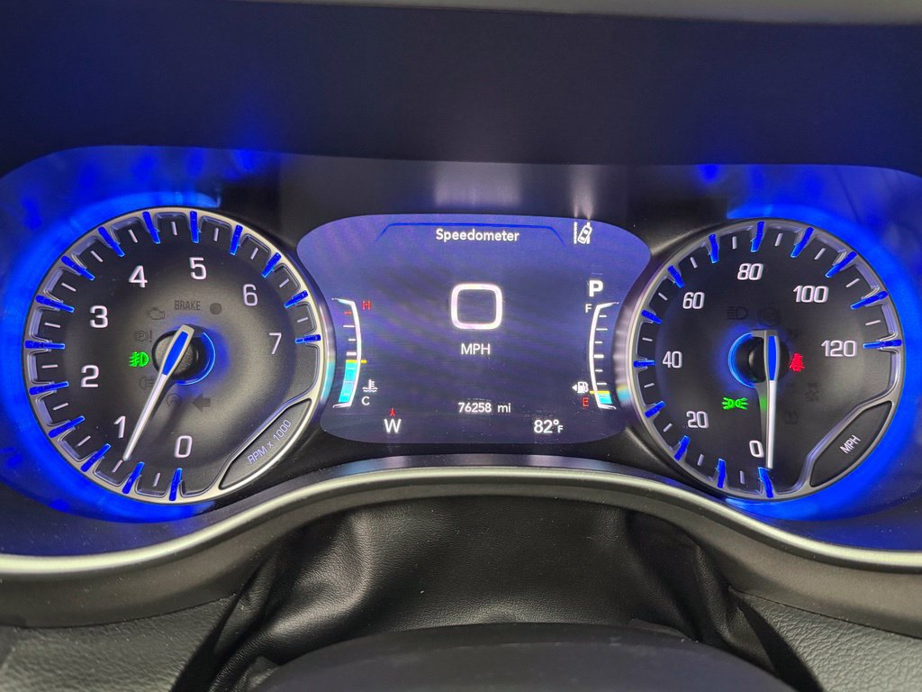 Used 2023 Chrysler Pacifica Touring-L FWD image 23