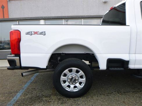 Used 2024 Ford F250 XLT image 3