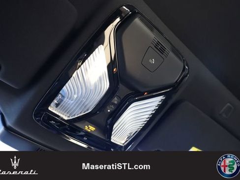 Used 2023 BMW 530i xDrive w/ Premium Package image 21