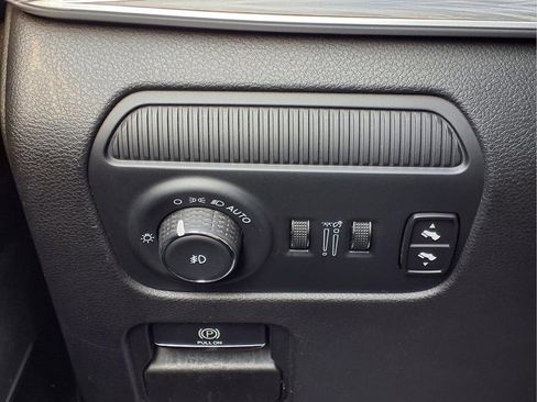 Used 2024 Jeep Wagoneer Series III AWD/4WD image 18