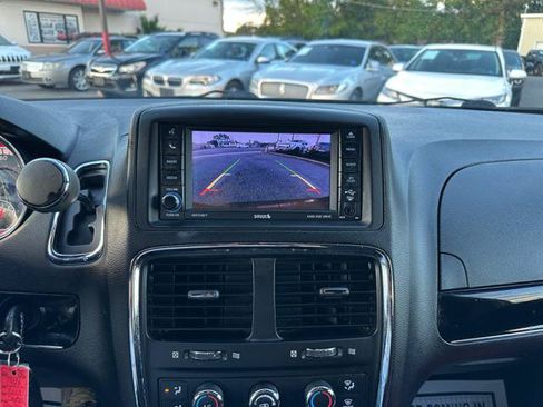 Used 2019 Dodge Grand Caravan SE FWD image 26