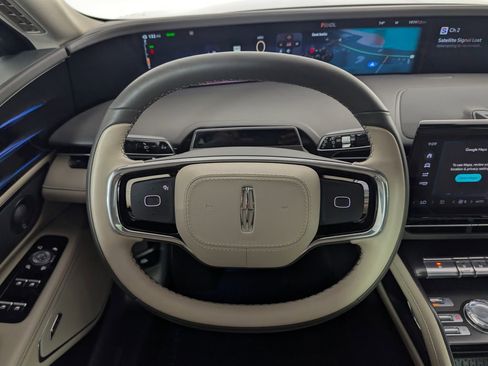 Used 2025 Lincoln Nautilus Premier w/ Equipment Group 102A AWD/4WD image 18