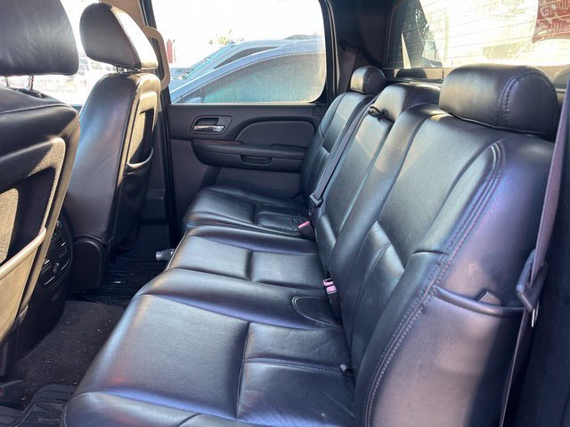 Used 2011 Chevrolet Avalanche LS w/ Regional Value Package AWD/4WD image 9