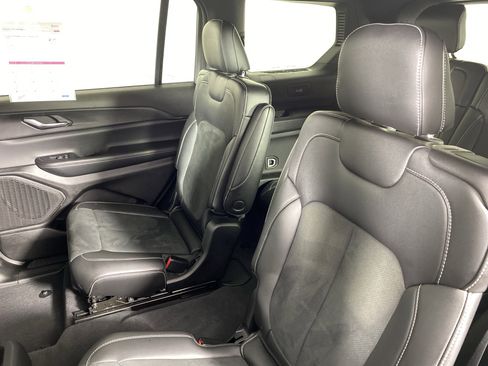 Used 2024 Jeep Grand Cherokee L Altitude AWD/4WD image 32